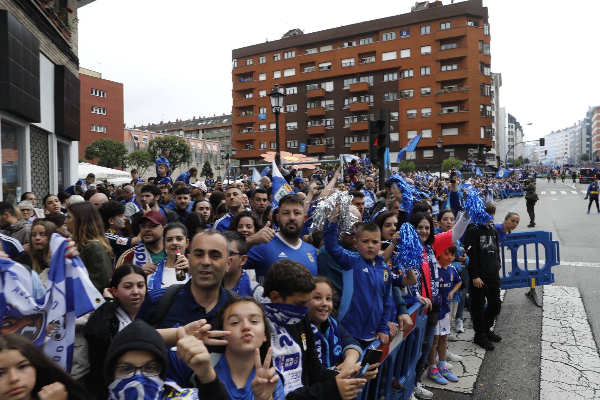 Así fue el recibimiento de la afición al Real Oviedo y toda la previa del último partido de la temporada