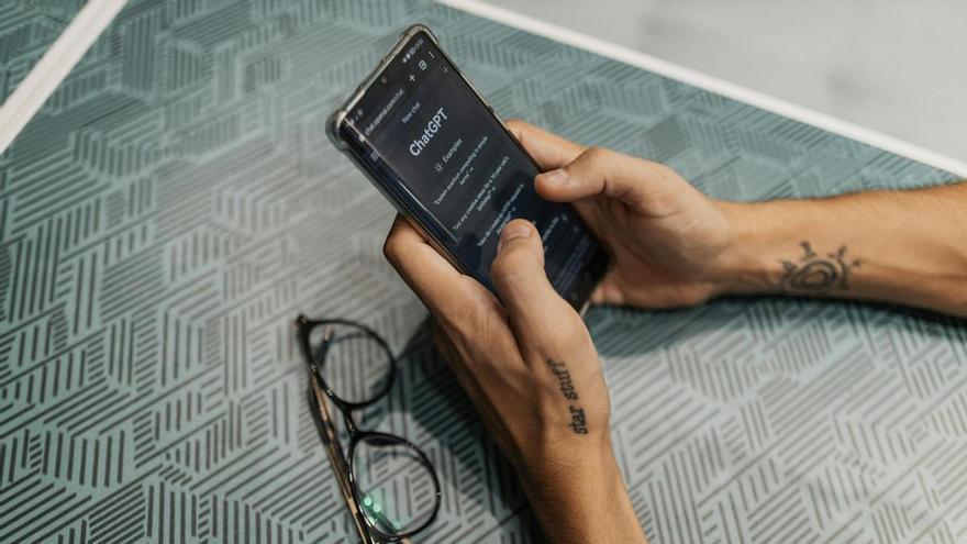 IA y suicidio: tragedias bajo investigación (y la respuesta de los expertos gallegos)