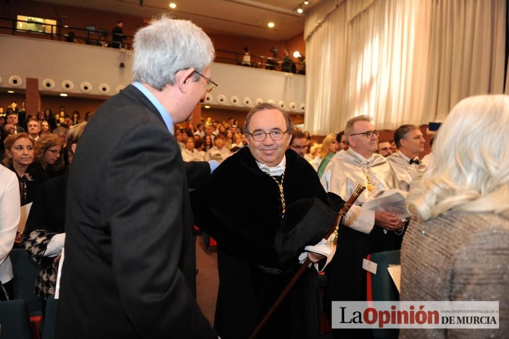 Rosamaría Alberdi, primera enfermera doctora honoris causa de España por la UMU