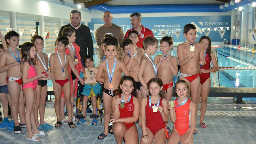 El Club Waterpolo Pontevedra reivindica a sus jugadores con Perthes por el Día Mundial de la enfermedad