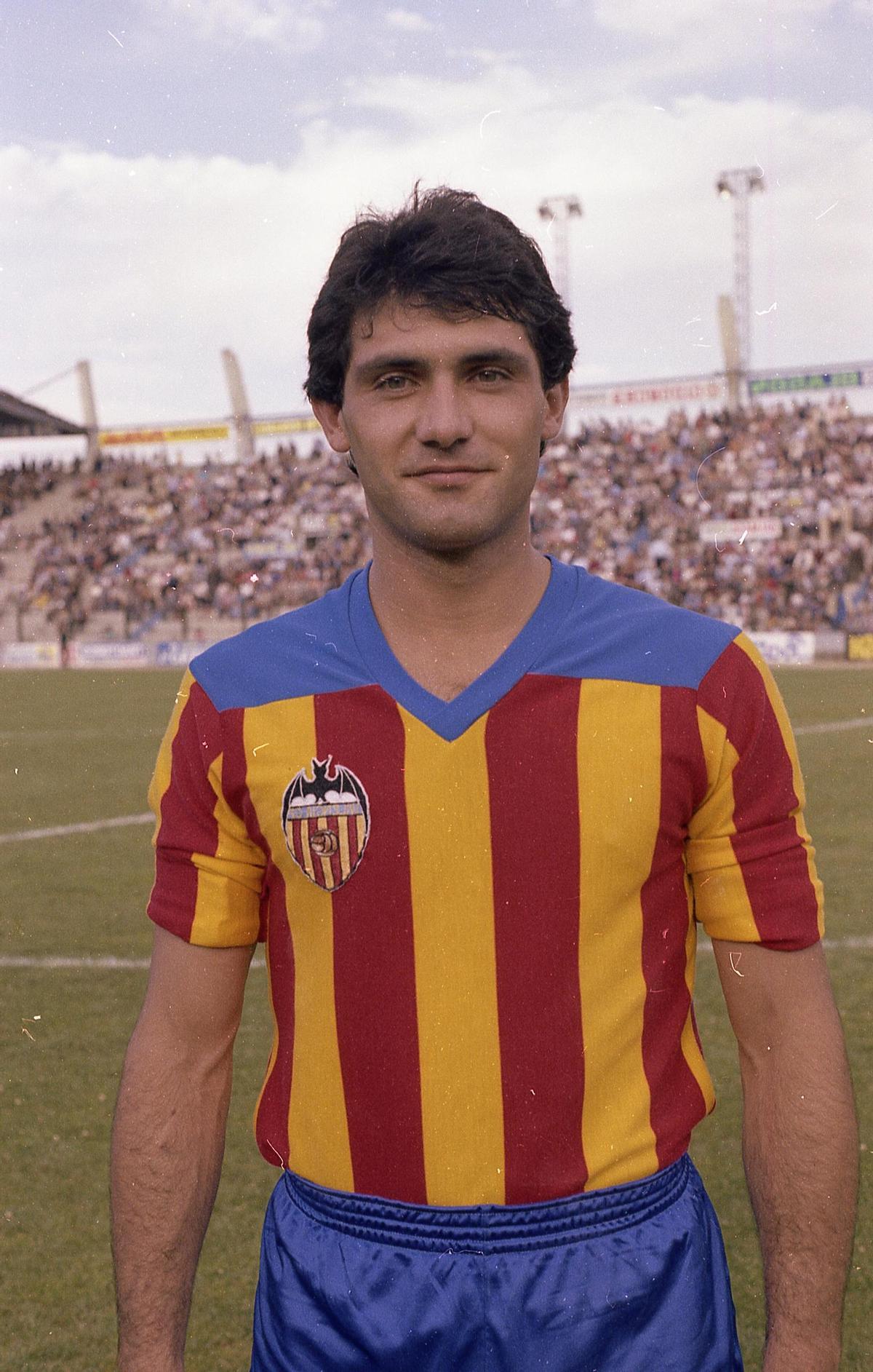 Vilarrodà, amb la samarreta de la senyera del València
