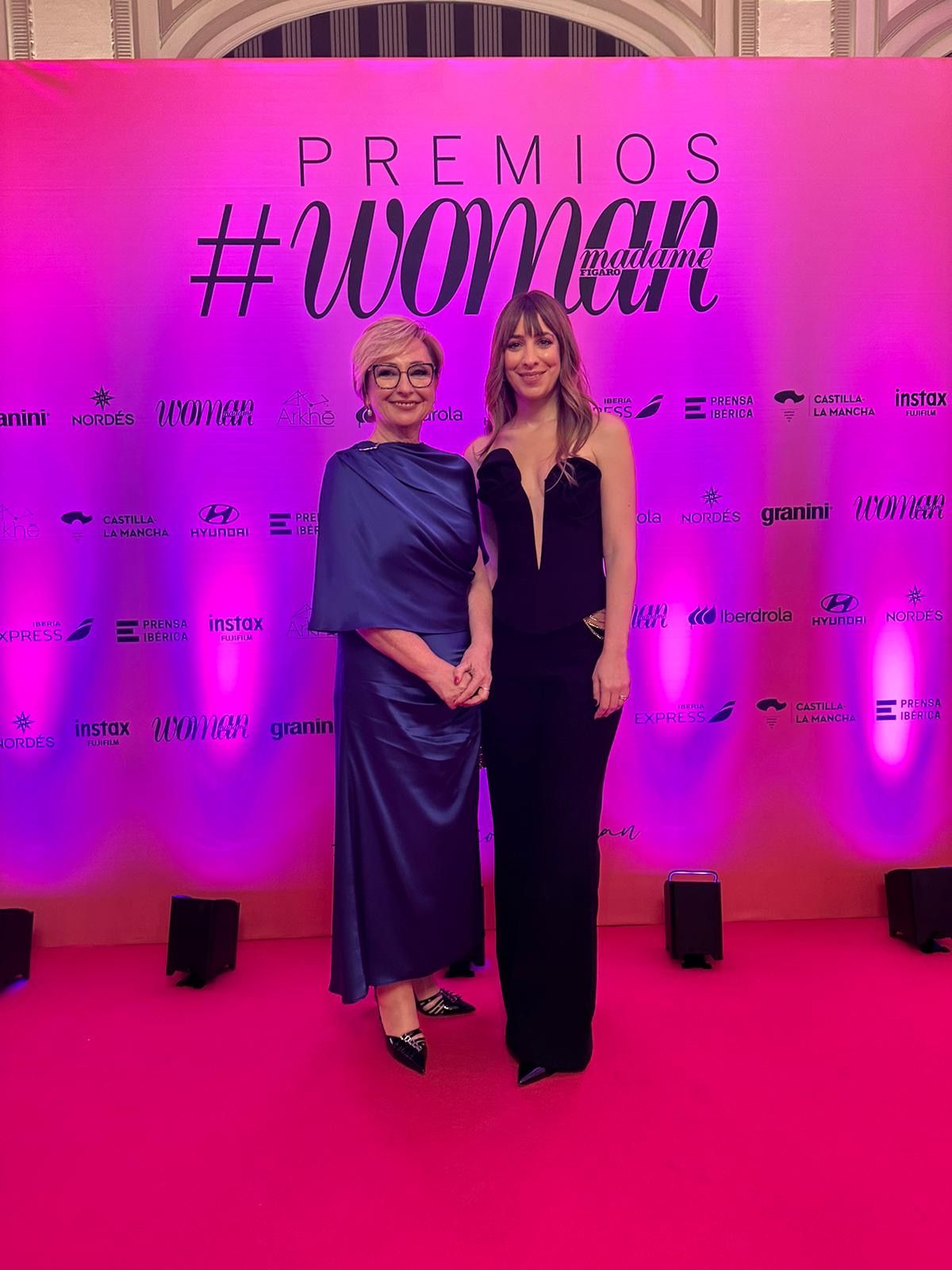 La dise�adora valenciana Isabel Sanchis y su hija Paula Maiques, galardonadas en los Premios Woman..JPG