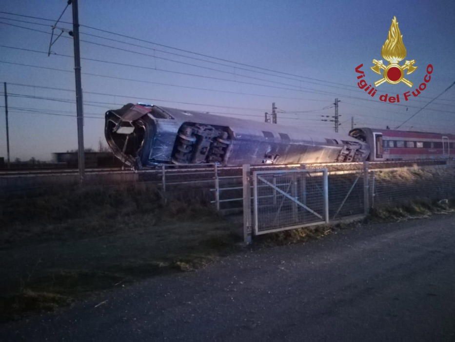 Dos muertos tras descarrilar un tren en Italia.