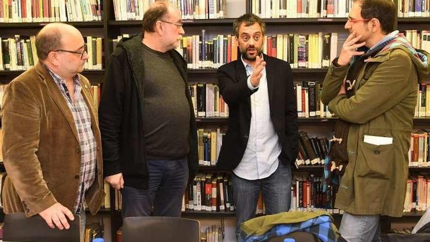 Ferreiro y Calvete, en el Fórum, con Carlos Taibo y su libro &#039;O penalti de Djukic&#039;