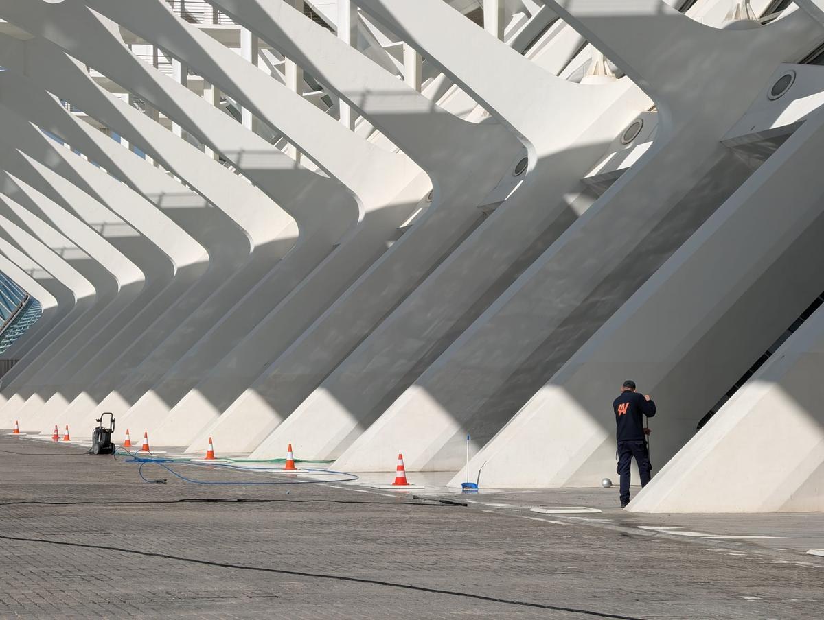 Preparativos para el funeral de Estado de la dana en el Museo de las Ciencias.