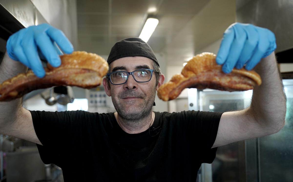Benjamín Herrero, cocinero del Área 112, el restaurante que más torreznos vende de España.