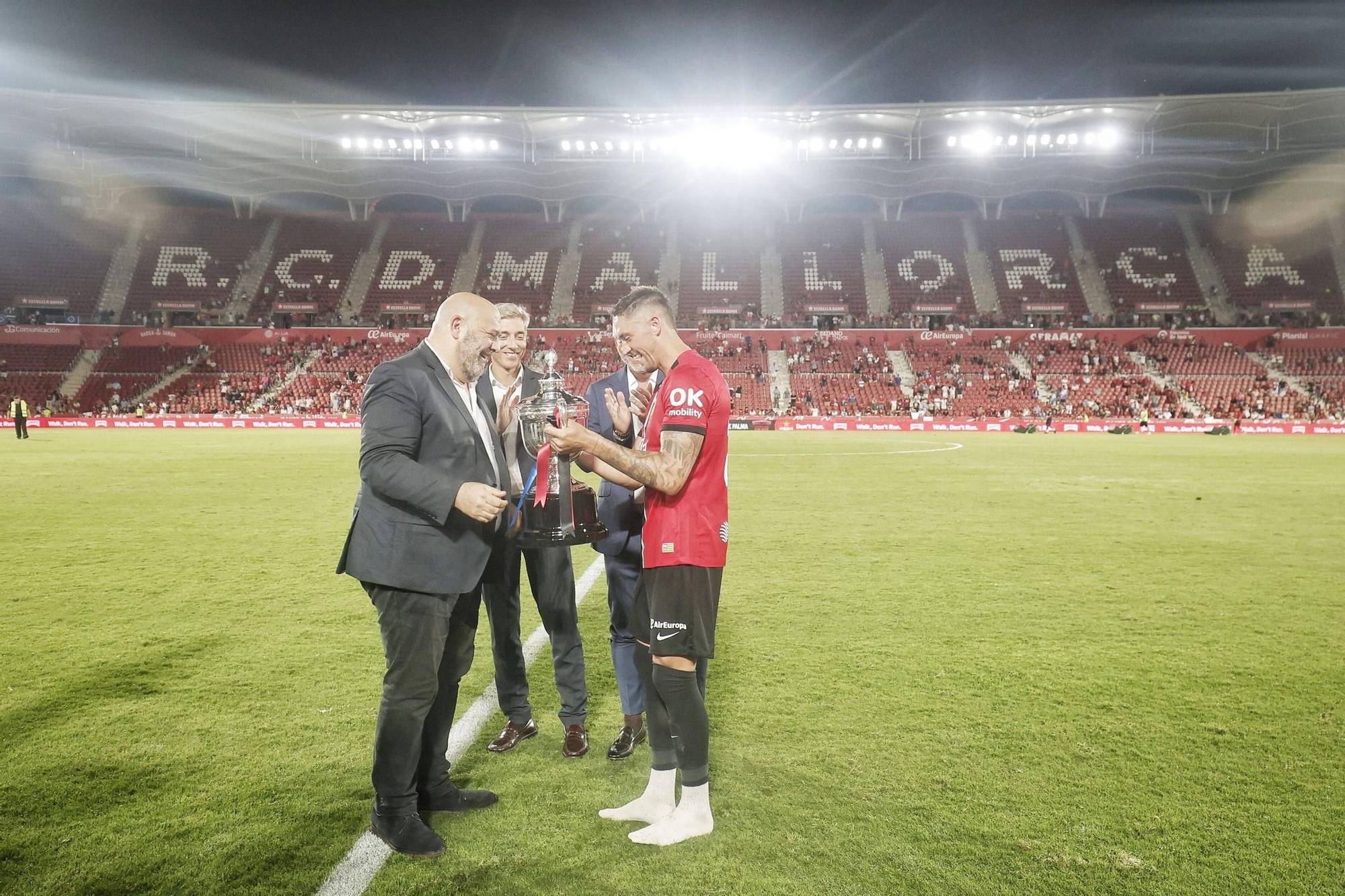 FOTOS | El Mallorca gana el Trofeu Ciutat de Palma al derrotar al Hamburgo