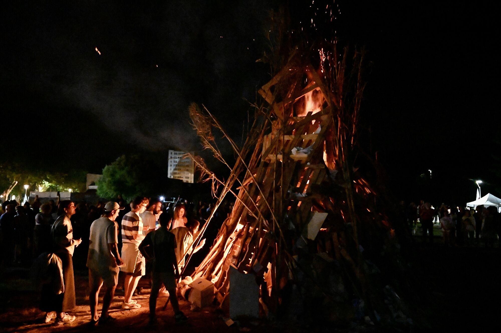 PONTEVEDRA.Encendido de la hoguera de San Juan