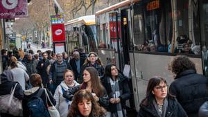 El Govern preveu reduir 6.000 tones d’emissions de CO<sub>2</sub> a l’any amb el pla de xoc del bus interurbà