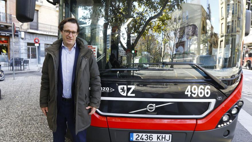 El gerente de Avanza Zaragoza, Guillermo Ríos, este viernes en la plaza San Miguel. | ANDREEA VORNICU