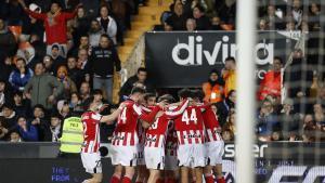 Los jugadores del Athletic celebran un gol al Valencia.