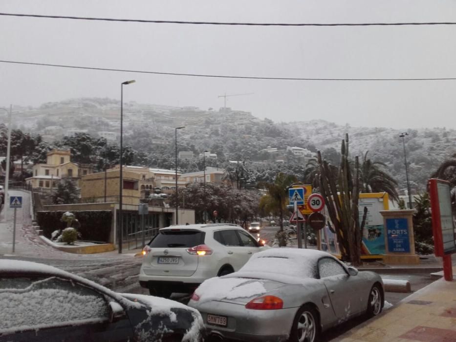 Nieve en la playa del Arenal en Xàbia.