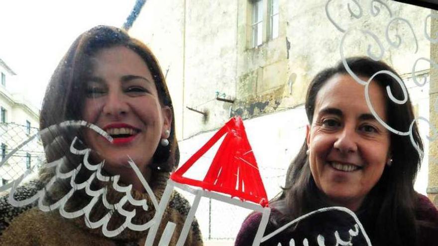 Diana Ameal y Conchi Fernández, ayer en Cruz Roja. // Iñaki Abella