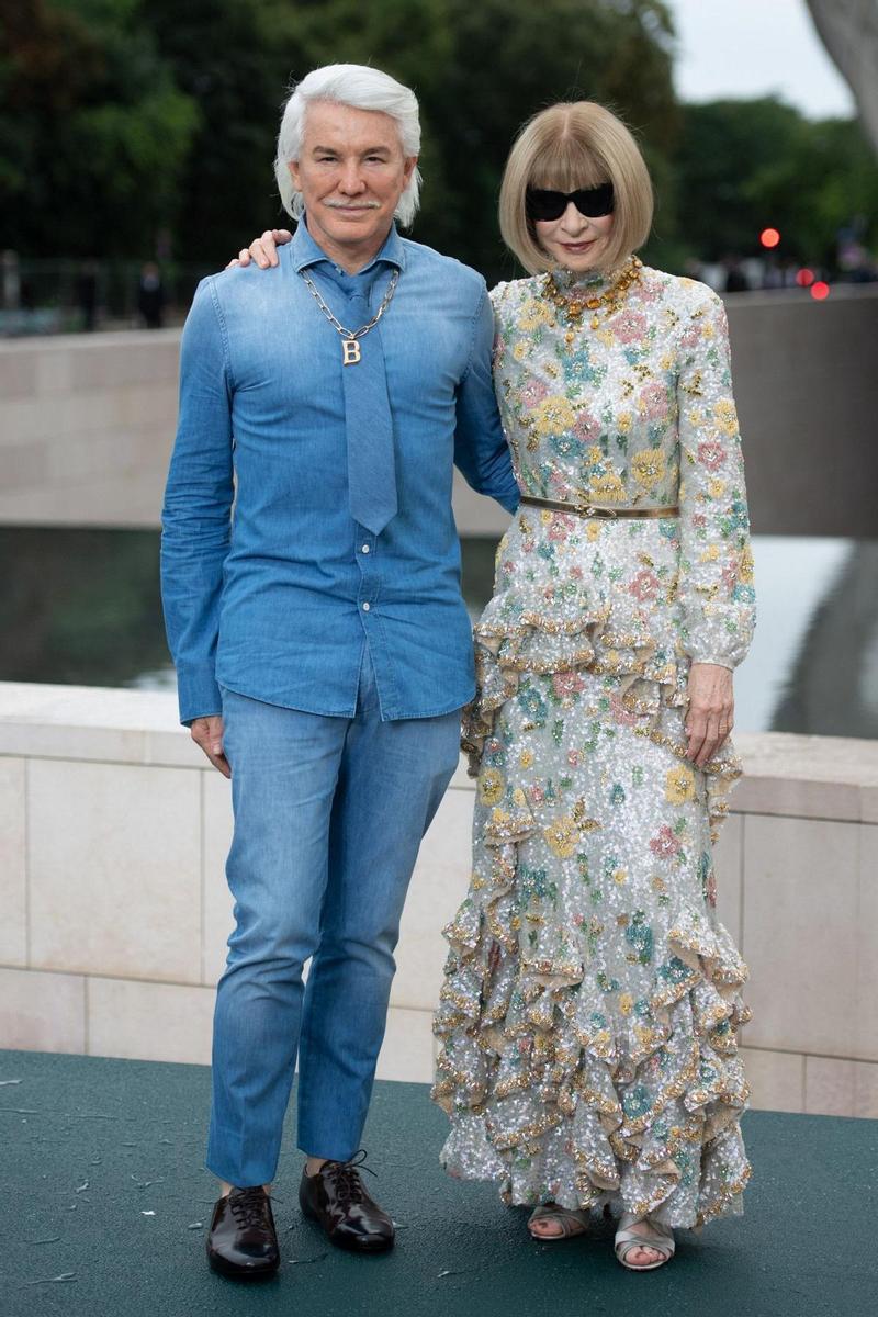 Baz Luhrmann y Anna Wintour en París.