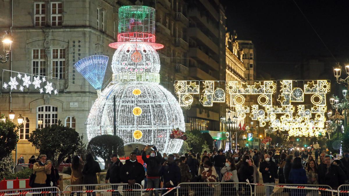 El Muñeco de Nieve se cambió este año de ubicación para levantar el parque de atracción de Rosalía de Castro que no ha abierto.