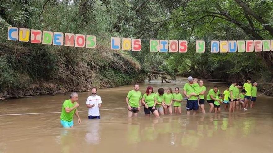 Los vecinos se dan un chapuzón por unos ríos vivos y saludables