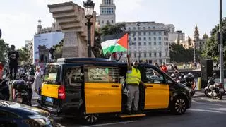 Activistas y taxistas se manifiestan en Barcelona en contra del genocidio en Gaza