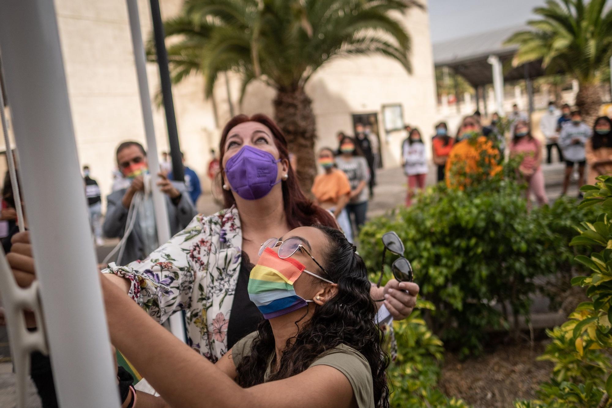 La consejera de Educación, Manuela Armas, participa en los actos del Día contra la LGTBIfobia+