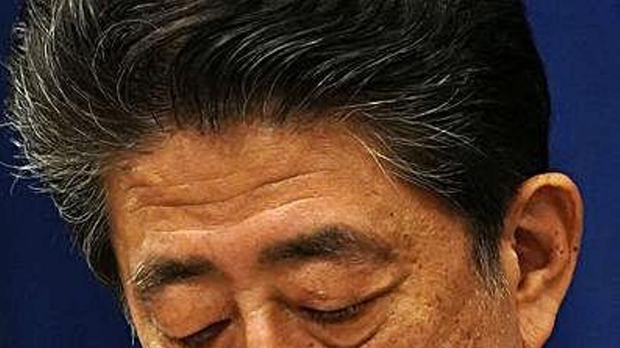Abe dimite en plena crisis económica por el Covid-19