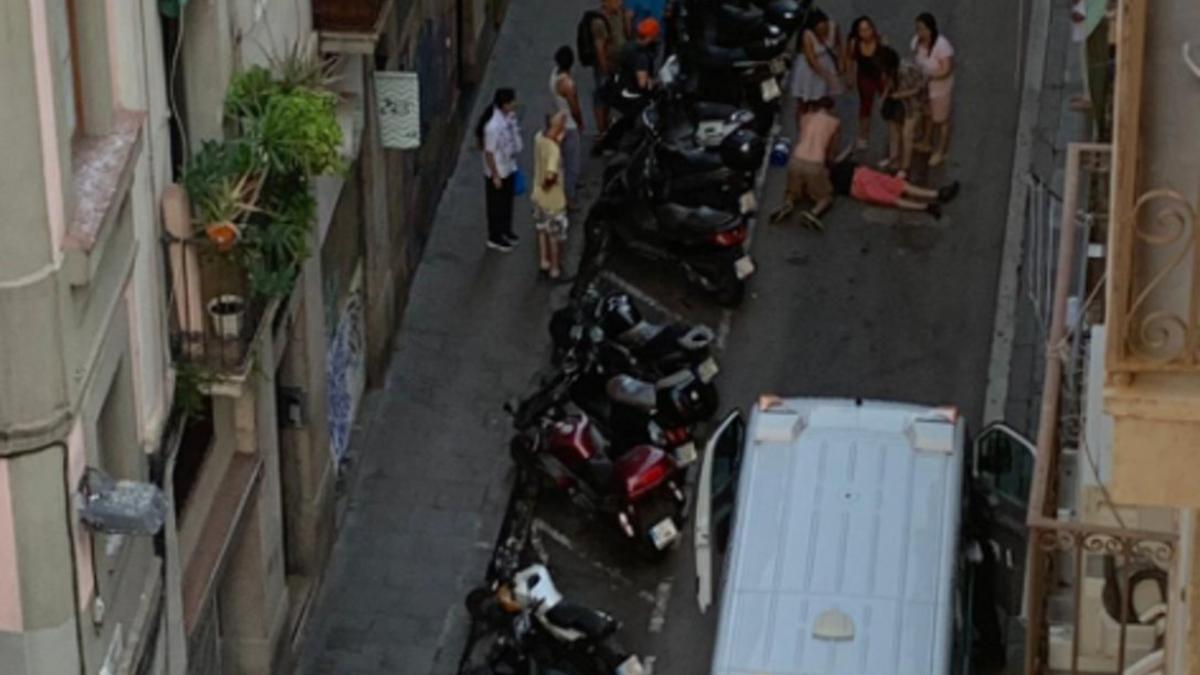 Un hombre sufre un infarto tras sufrir un tirón en la calle de Joaquim Costa de Barcelona