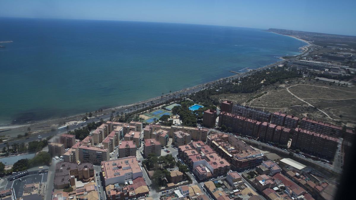 Barrio de San Gabriel y litoral sur de Alicante, junto al cual se extiende la Serra del Porquet