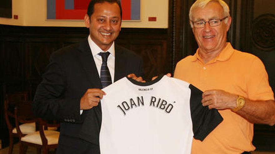 Anil Murthy tarda cinco meses en reunirse con el alcalde Joan Ribó