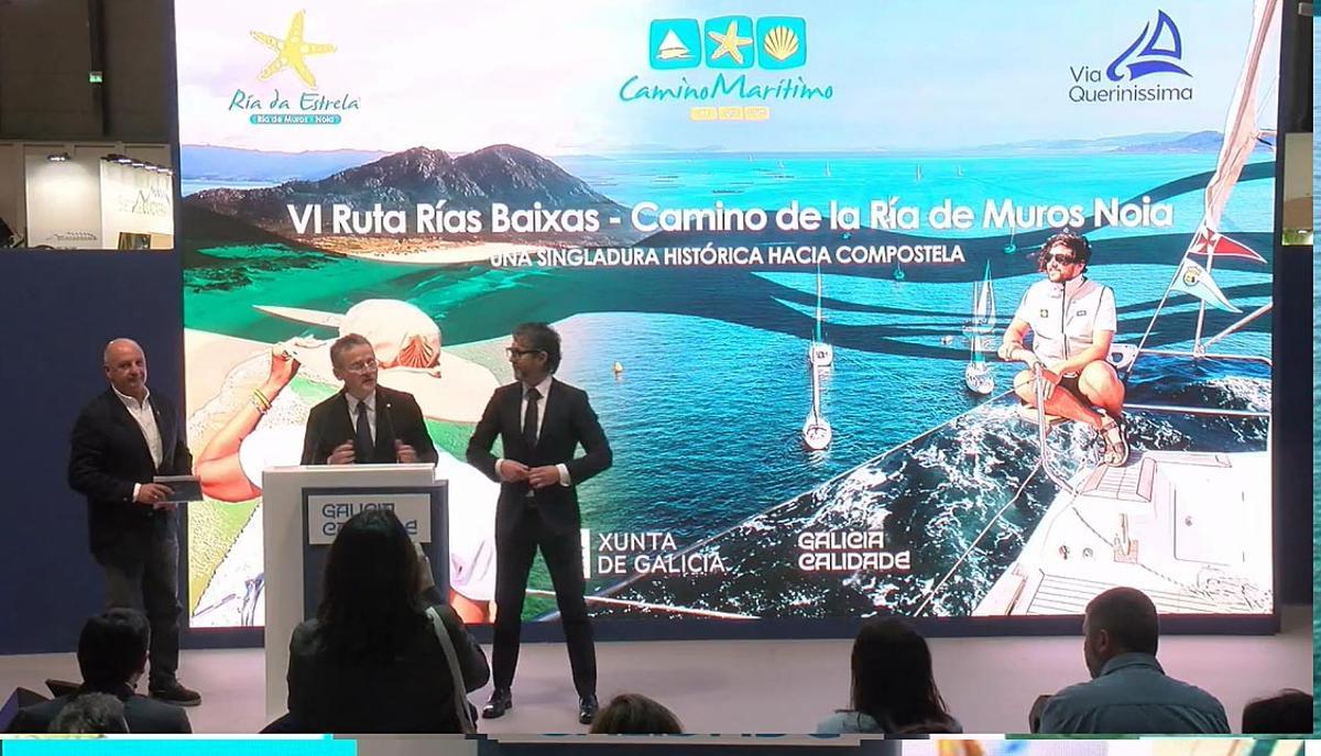 El alcalde de O Son y presidente de la Asociación Ría da Estrela, Luis Oujo, derecha, este jueves en la presentación en Fitur.