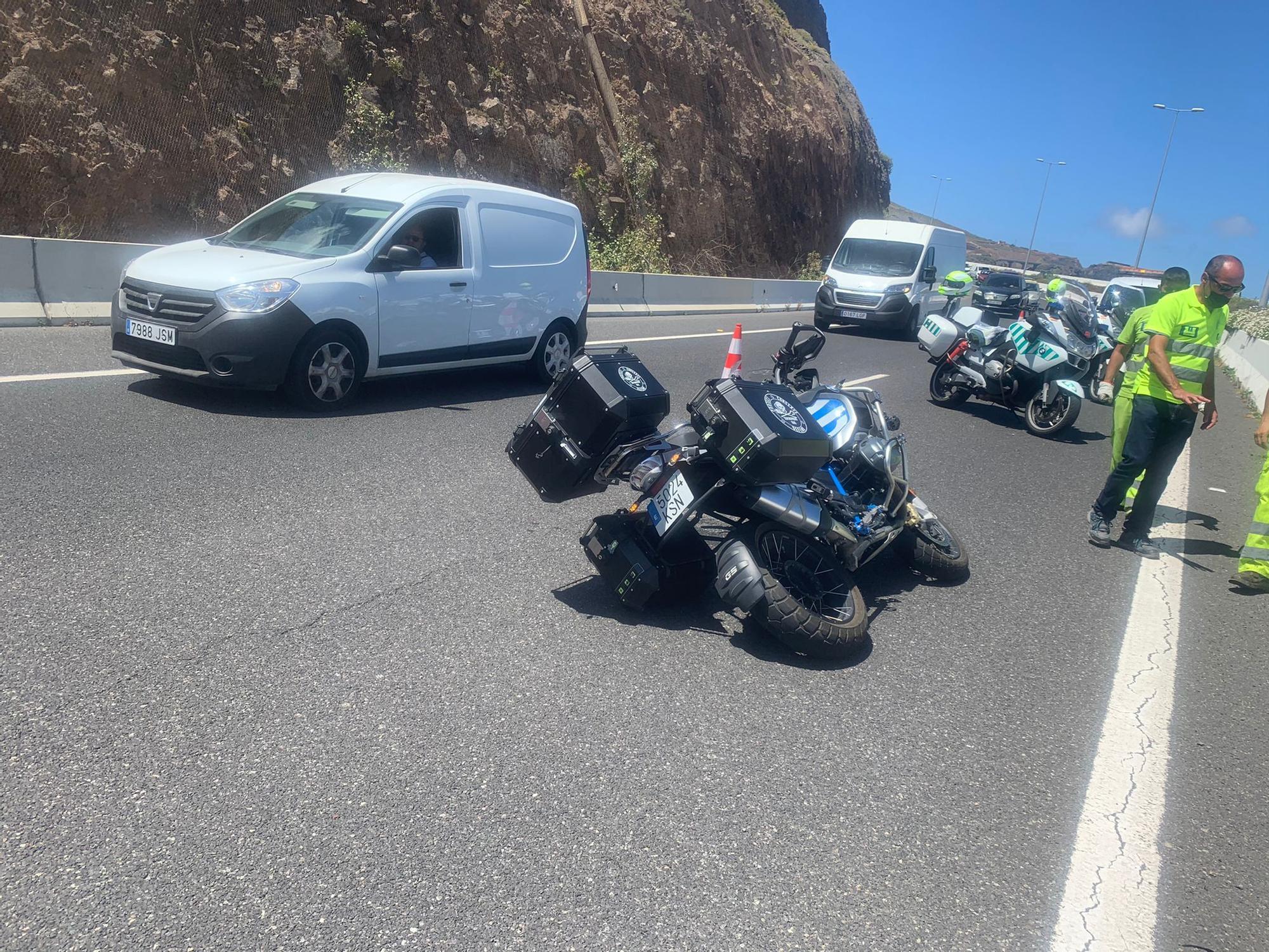 Colisión entre un vehículo y una moto en la GC-2