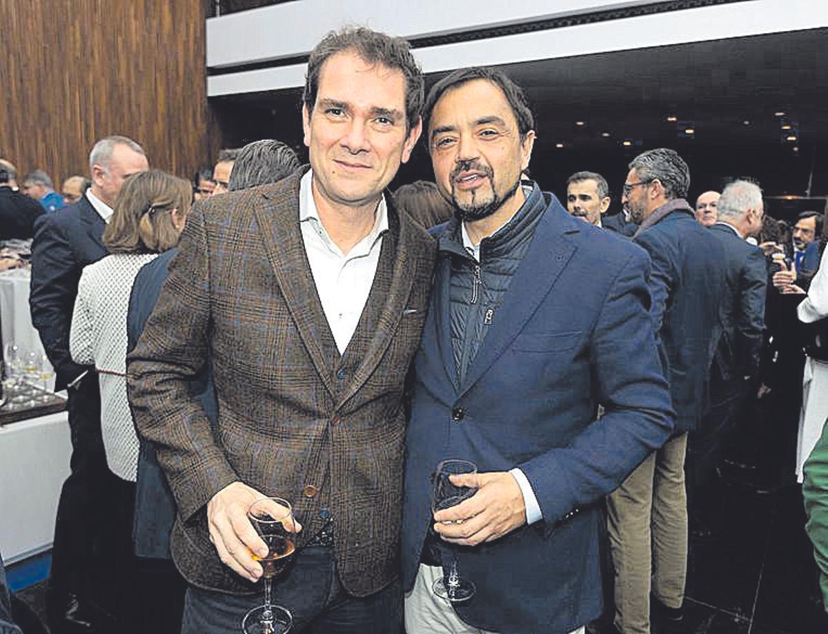 José Luis Campos Rosique, responsable del estudio de arquitectura Crystalzoo, junto a José Ángel Ruiz Cáceres, director del estudio Esculpir el aire.