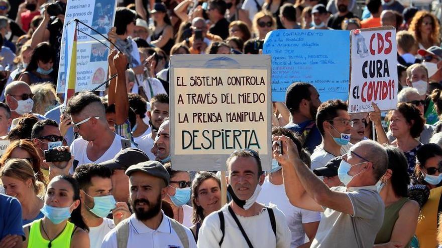 Unas 2.500 personas se concentran en Madrid contra el uso de mascarillas