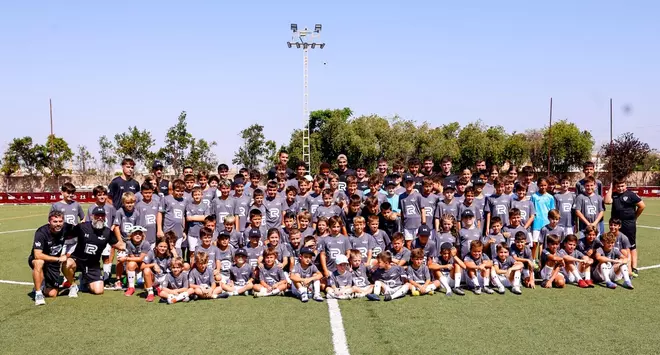 Así ha sido la visita de Ferran Torres a su campus