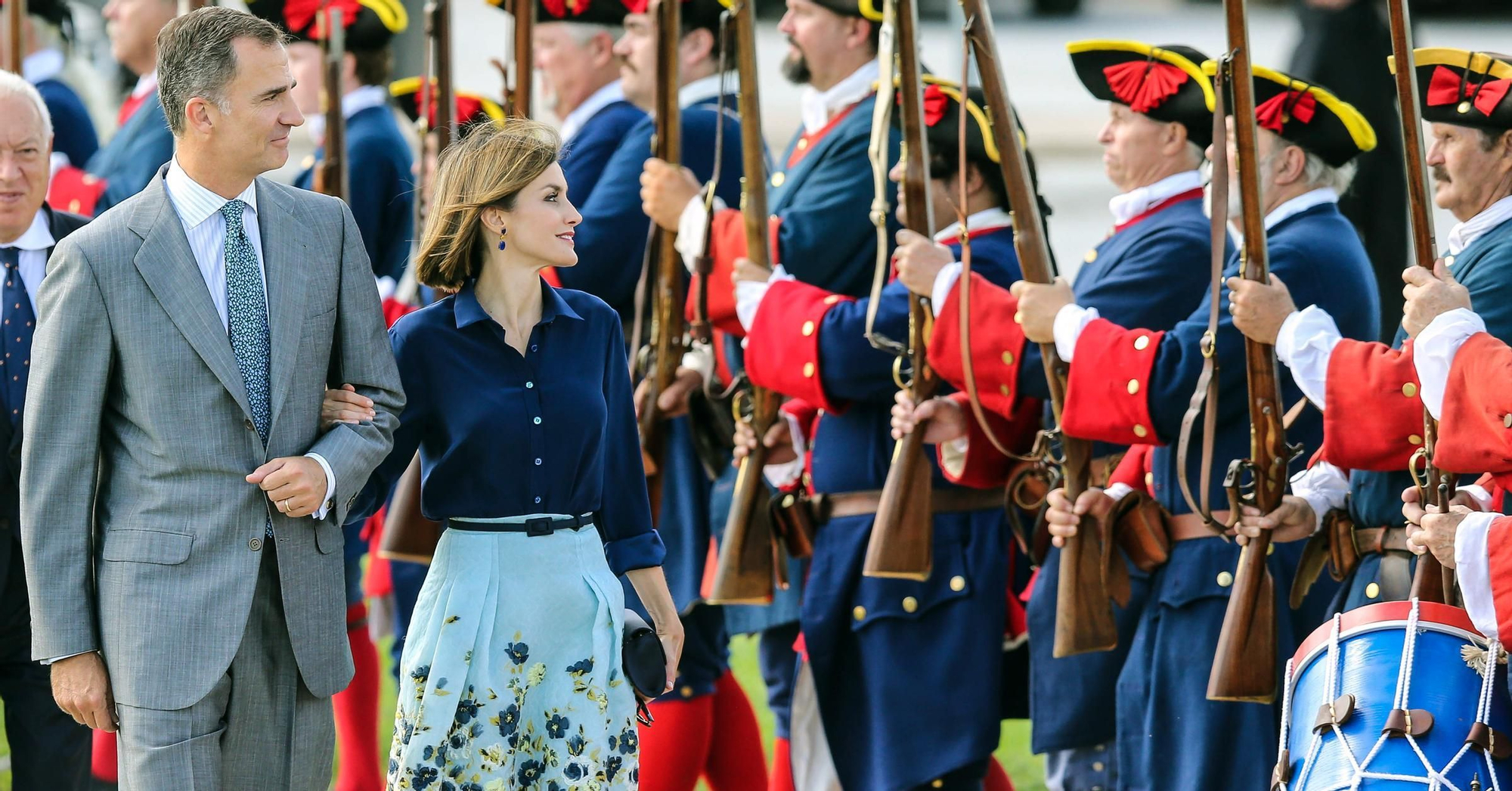 Letizia Ortiz escogió un clutch de Felipe Varela