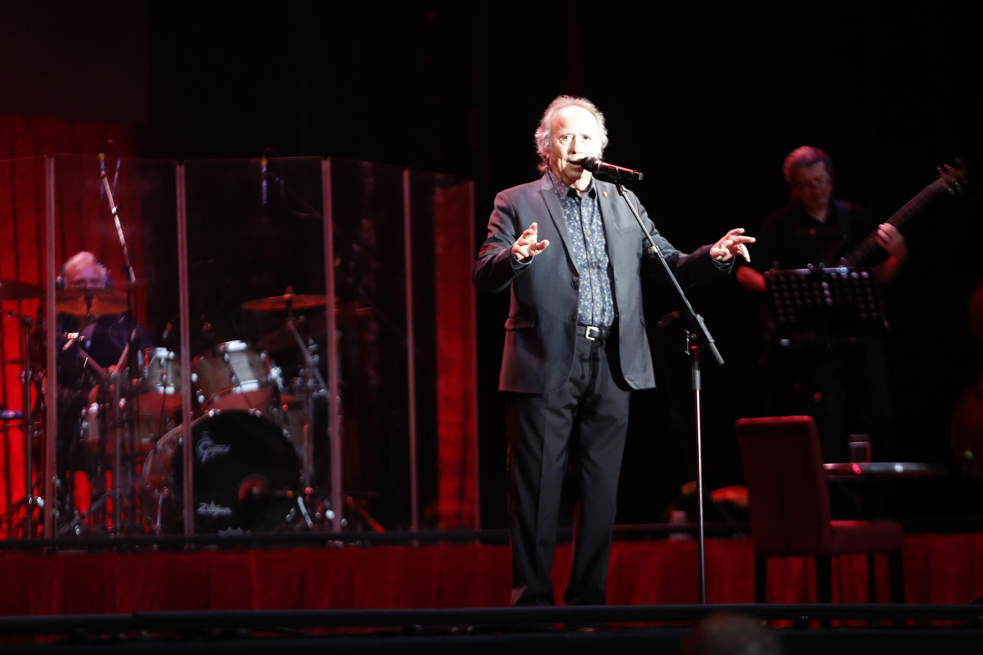 Así ha sido el primer concierto de la temporada en Castrelos: Serrat hace vibrar a Vigo