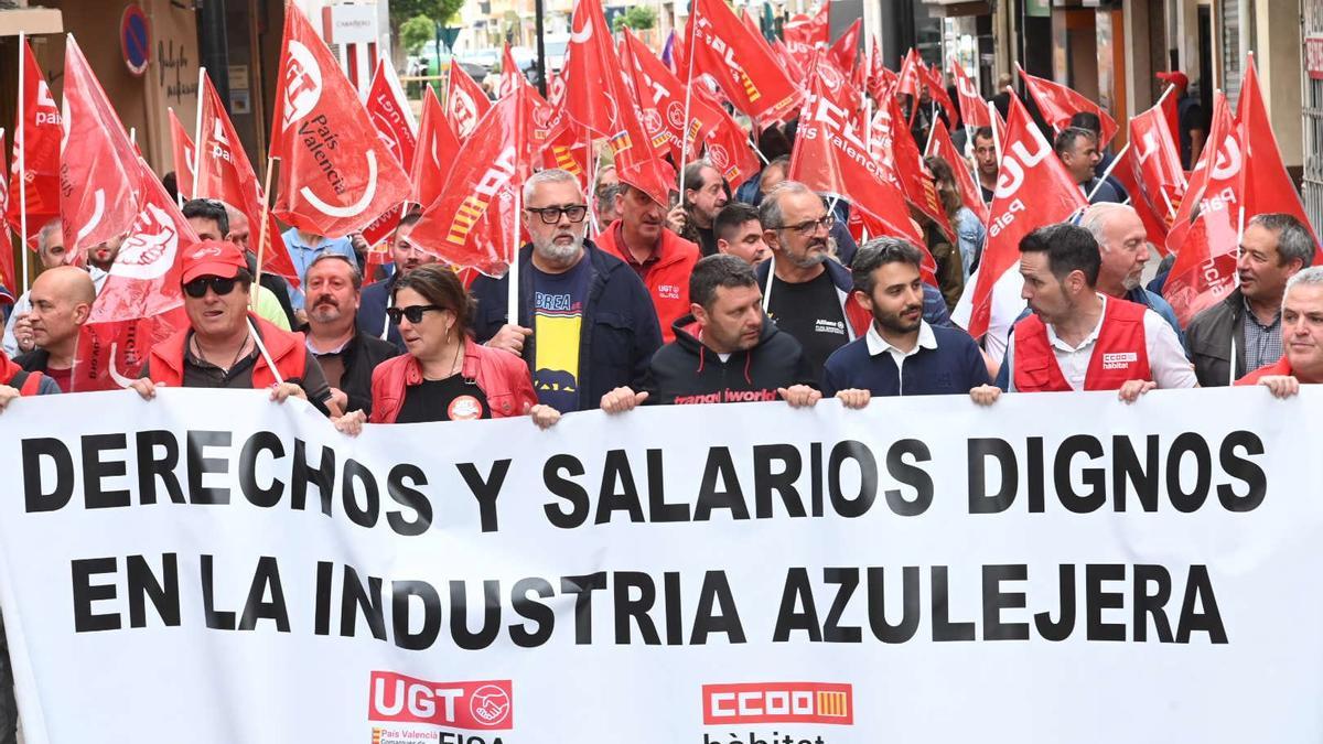 Vídeo: Trabajadores del azulejo salen a la calle para reclamar mejoras salariales