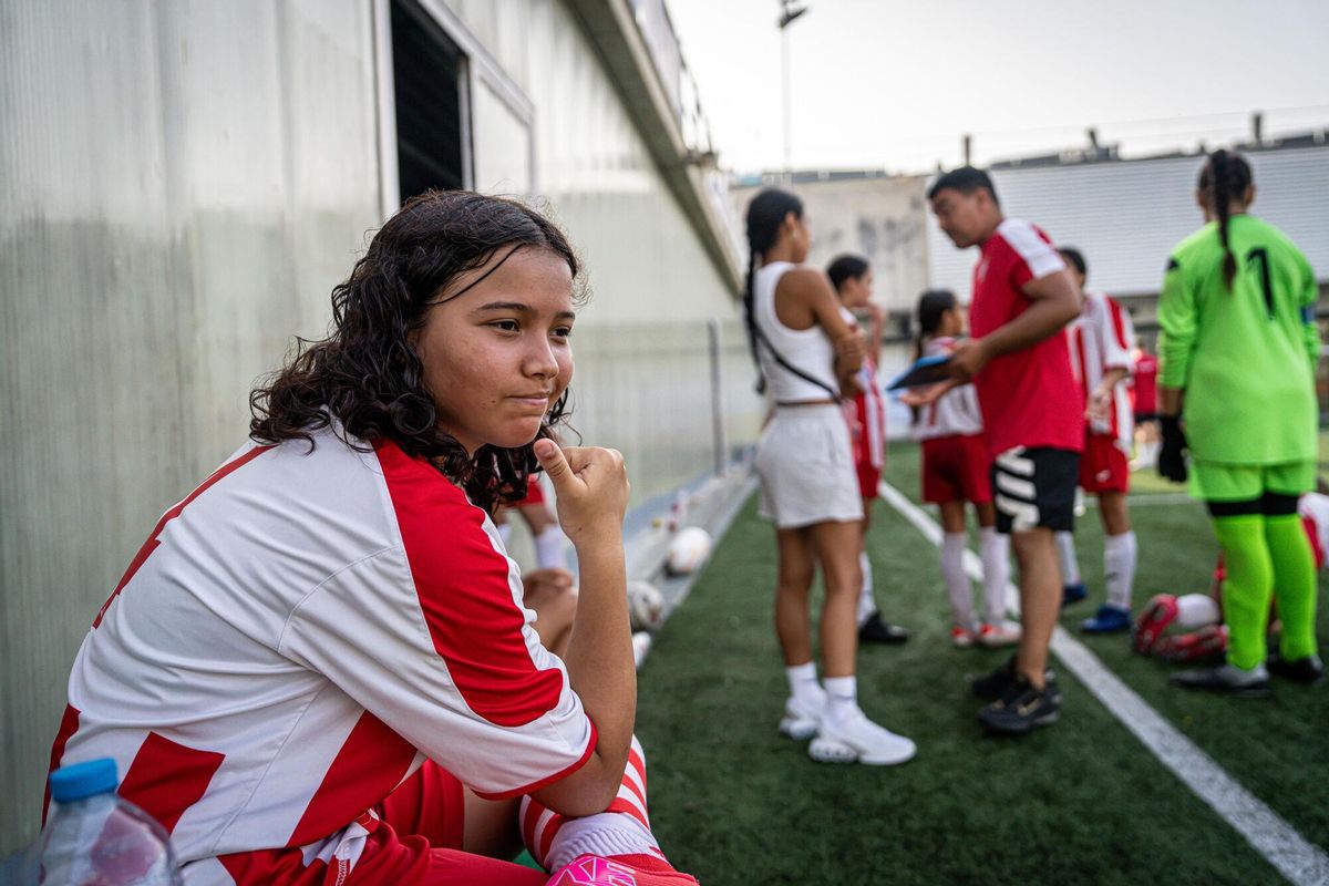 Las niñas gitanas lideran el cambio del fútbol femenino en La Mina