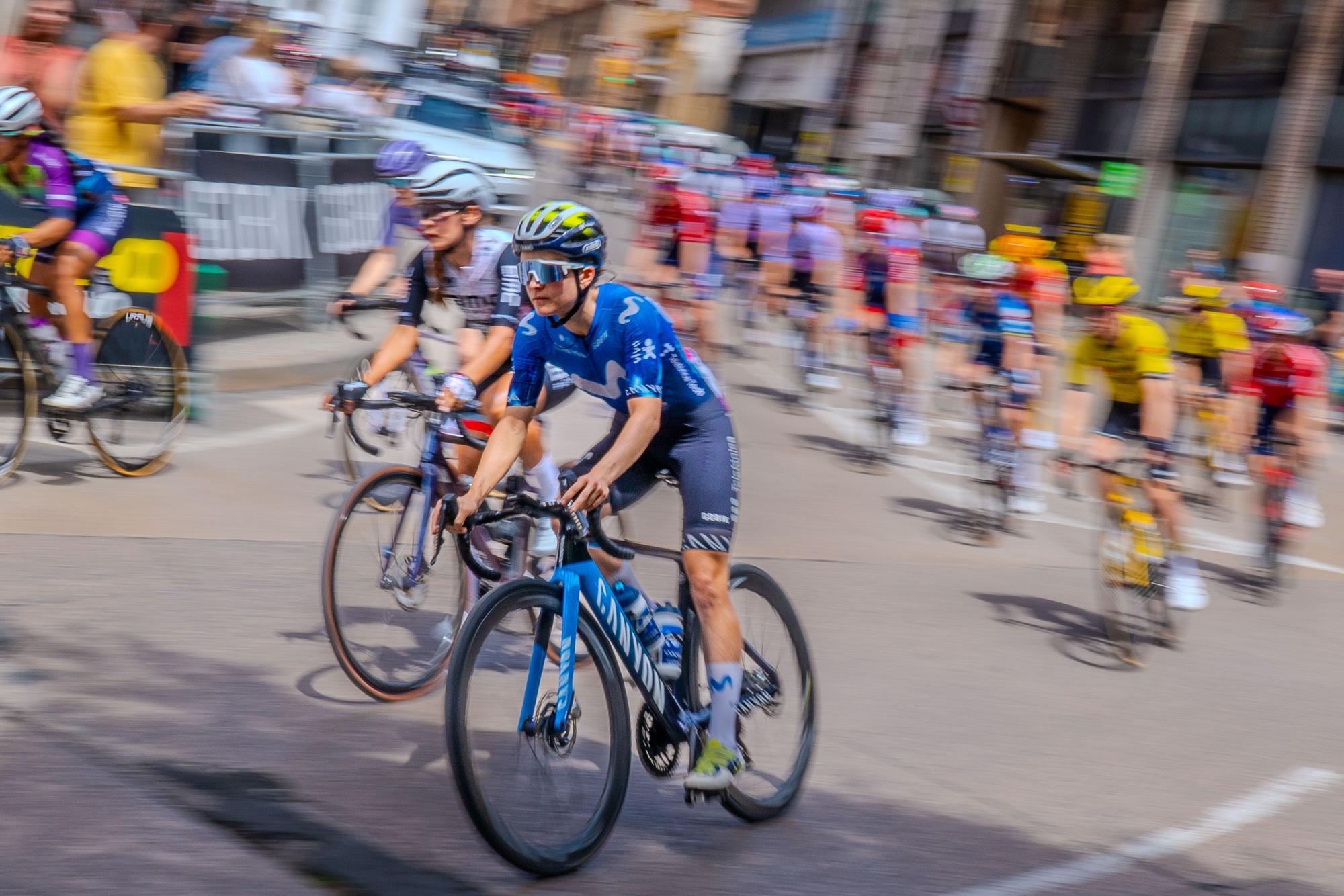 Les millors fotos del pas per Manresa de la Volta a Catalunya femenina