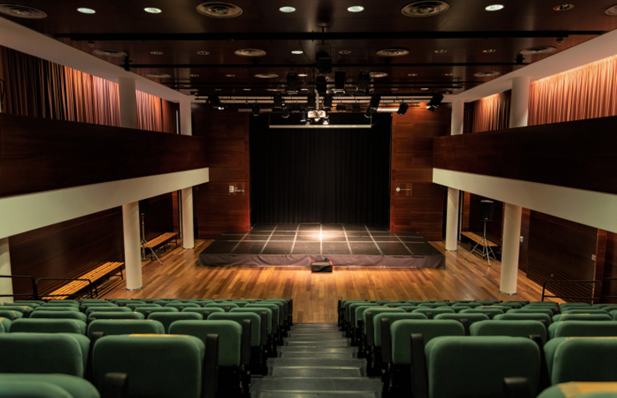 El Centre Cultural la Bòbila de l’Hospitalet reprèn el cicle de teatre inclusiu per a persones sordes i oients