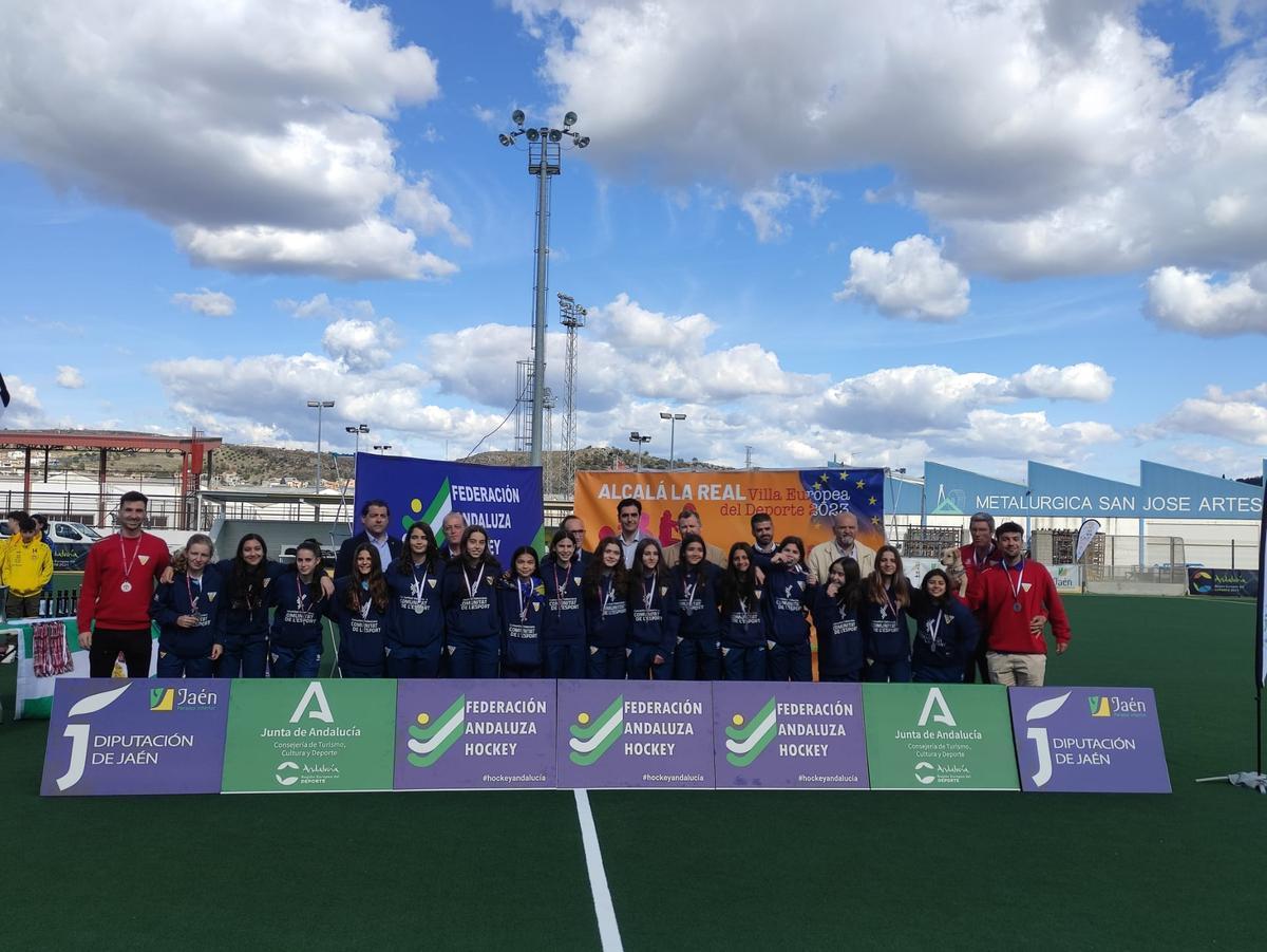 La selección femenina  de la FHCV se colgó la plata después de caer ante Andalucía por 5-1.