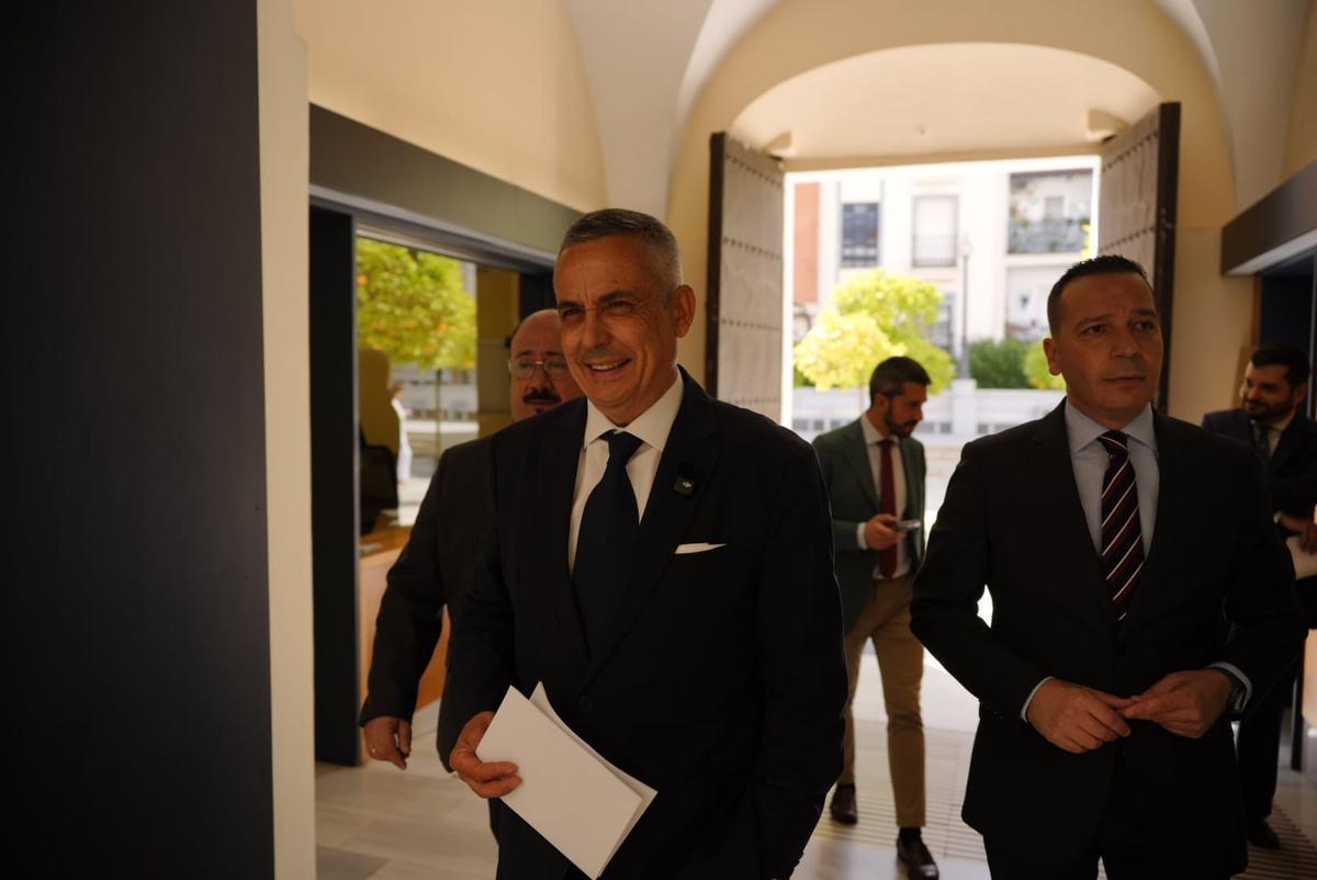 Las imágenes del pleno de la Asamblea de Extremadura en el que Gallardo ha tomado posesión como diputado