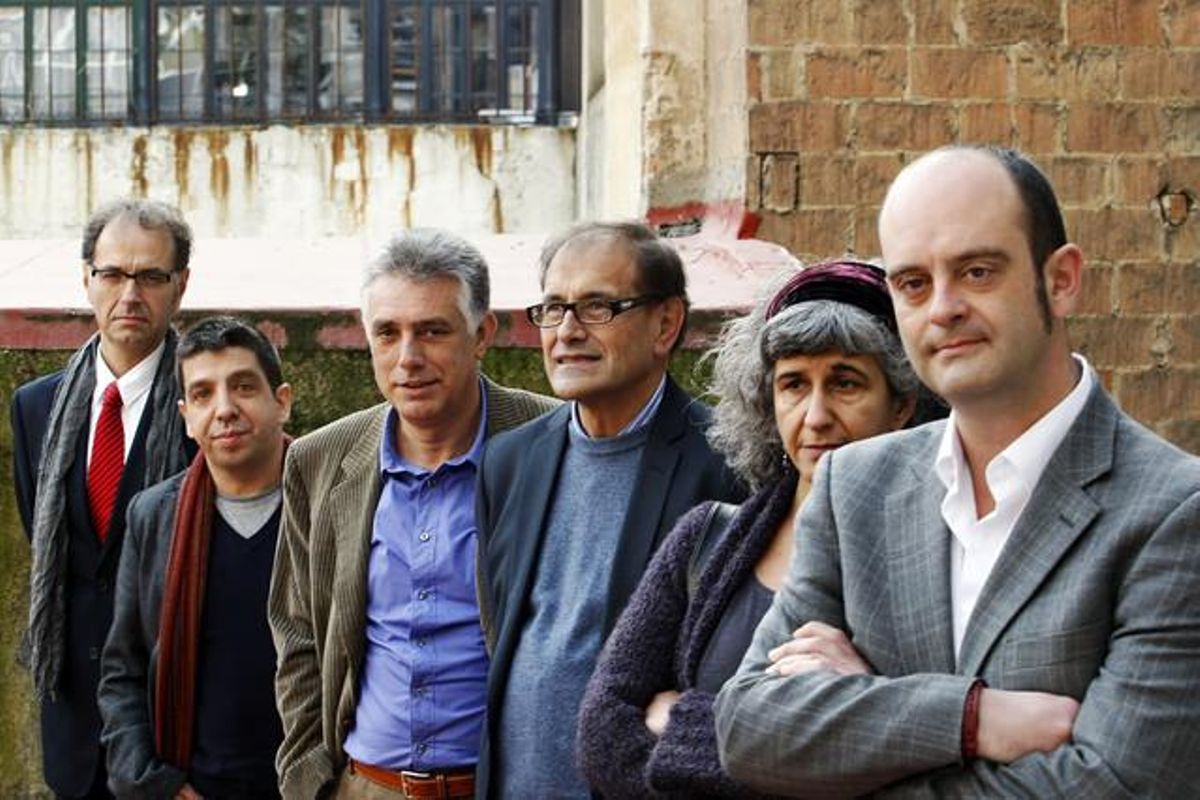Els premiats, d’esquerra a dreta, Jordi Folck, Ramon Erra, Marcel Riera, Joan Mas, Mercè Anguera i Sebastià Alzamora. Els premiats, d’esquerra a dreta, Jordi Folck, Ramon Erra, Marcel Riera, Joan Mas, Mercè Anguera i Sebastià Alzamora.