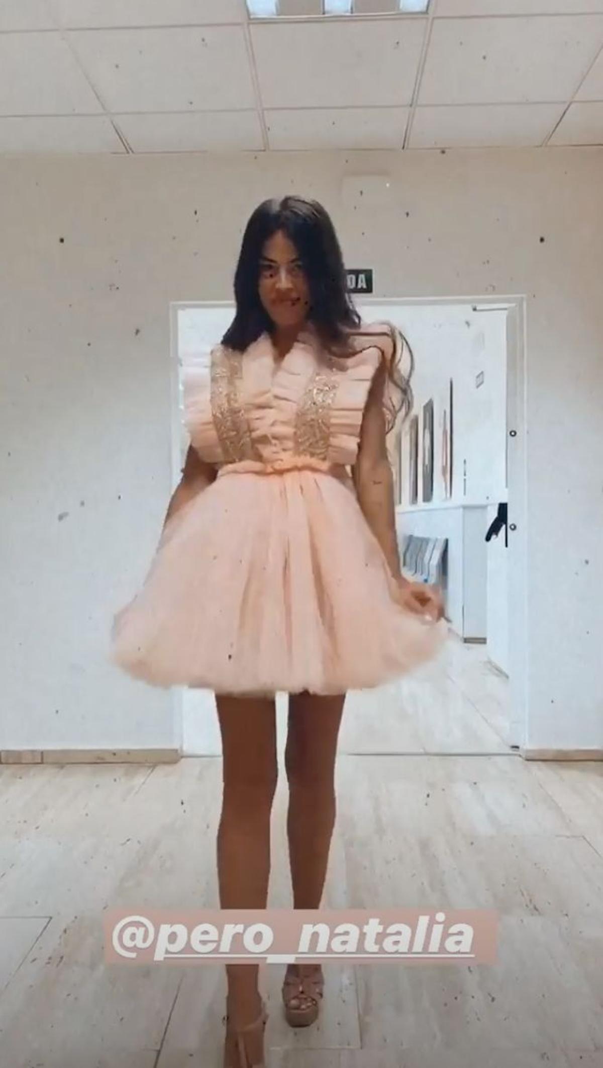 Violeta Mangriñán con vestido rosa de princesa