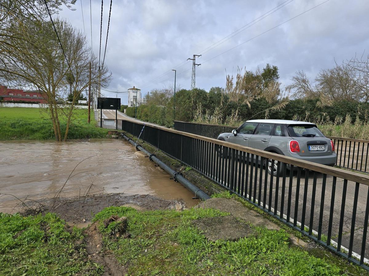 El arroyo del Calamón a su paso por la urbanización de la Dehesilla.