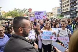 Galería: Unas 300 personas se concentran en Vila-real contra la nueva tasa de basuras