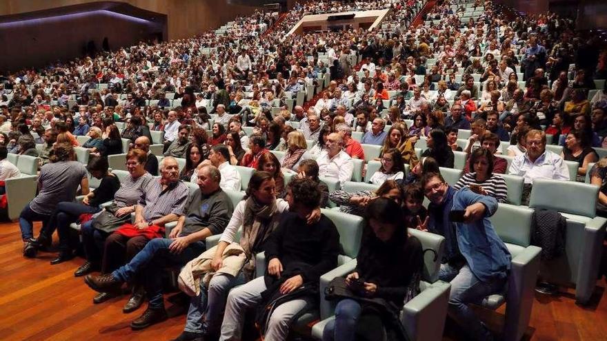 Público en el reciente concierto del violinista libanés Ara Malikian en el Mar de Vigo. // José Lores