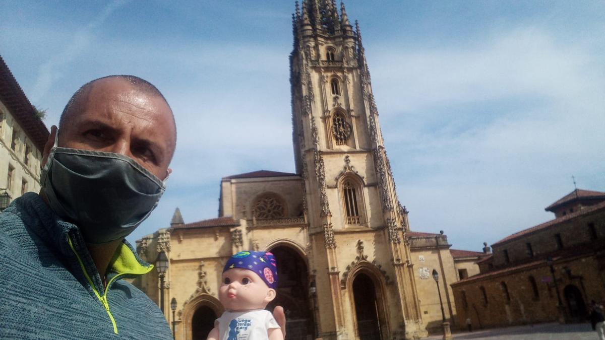 Francisco de La Barrera en uno de los caminos de Santiago recorridos en beneficio de causas solidarias.