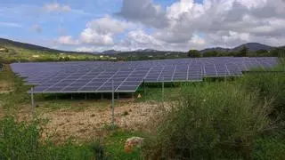 Los parques fotovoltaicos en ‘fora vila’ crecen como «setas»