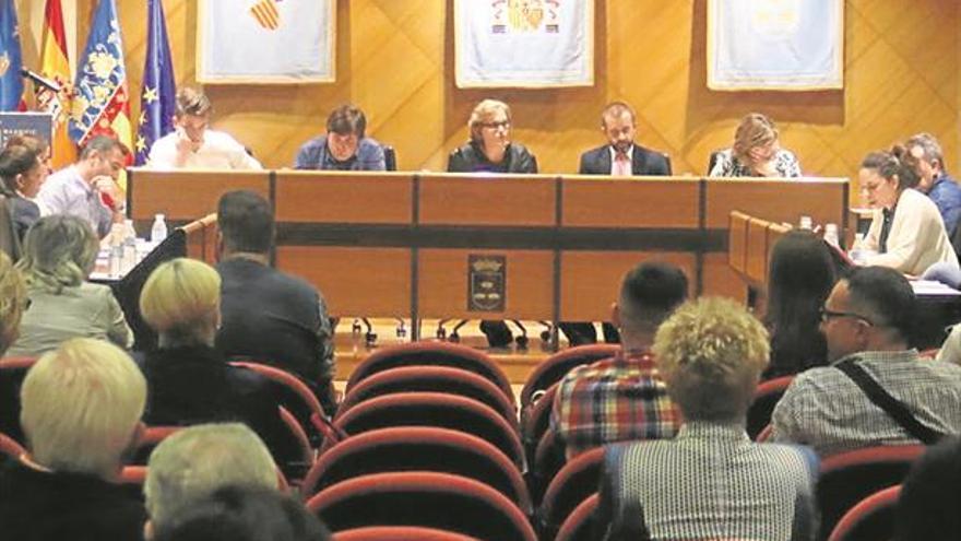 La oposición pide una comisión de investigación por el solar del Arenal