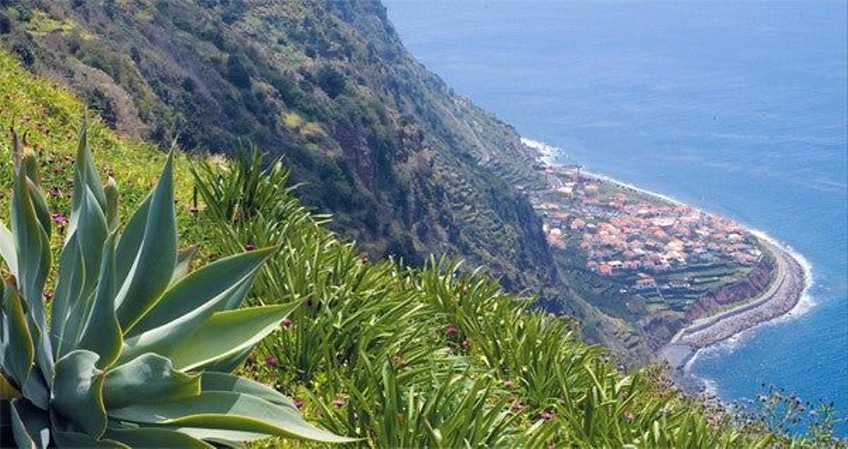 Vista aérea de la
localidad de Paul do Mar.