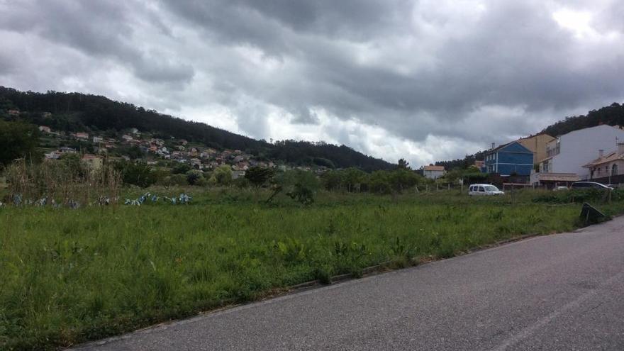 Terrenos de As Lagoas, al lado de la carretera hacia O Valado. // S.Álvarez