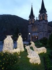 Covadonga, con su artístico alumbrado navideño